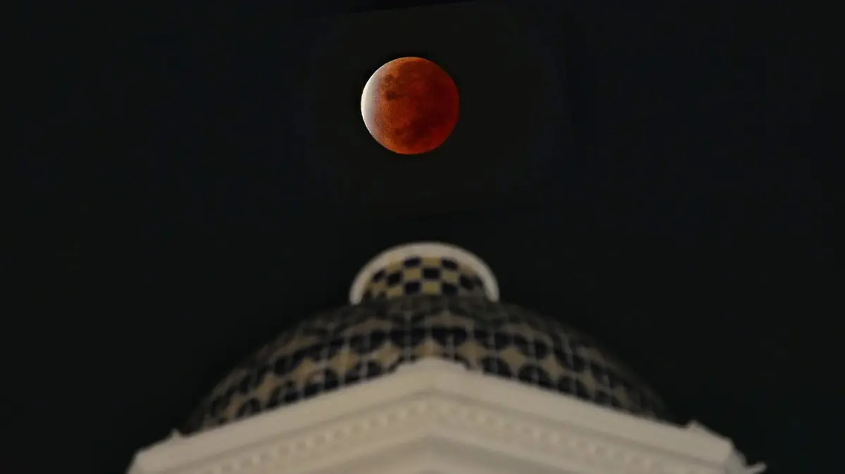 LUNA ROJA